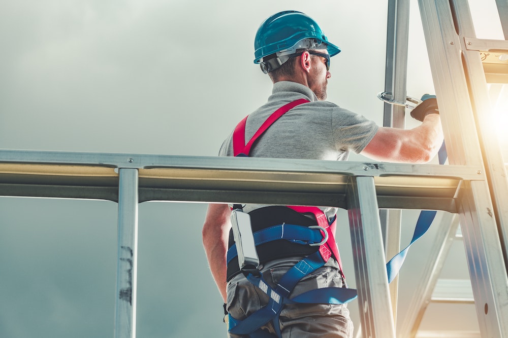 Construction sans permis de construire: risques, enjeux et alternatives