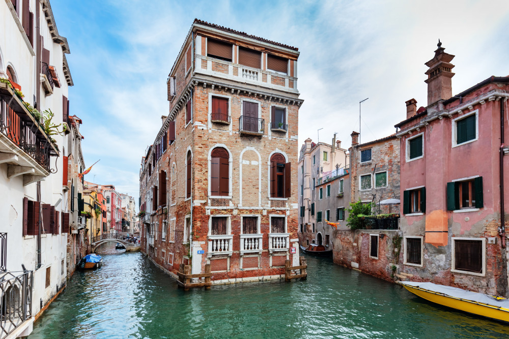 Les maisons flottantes : une alternative écologique et moderne à l'habitat traditionnel